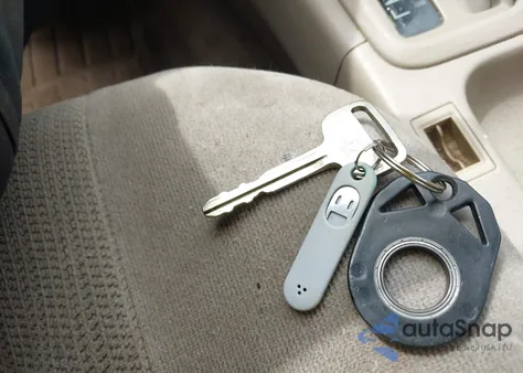 2001 Toyota Corolla Ce z USA, uszkodzony, nr VIN 2T1BR12E81C475853